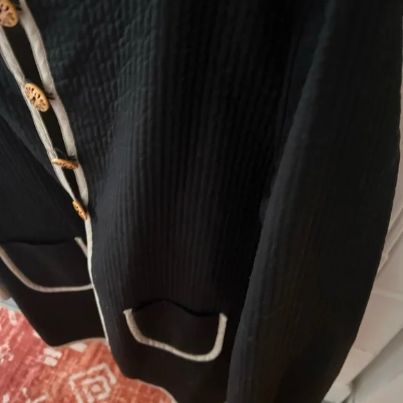 Elegant Black and Cream Women's Reversible Jacket, Quilted Button Closure EUC - Picture 2 of 8